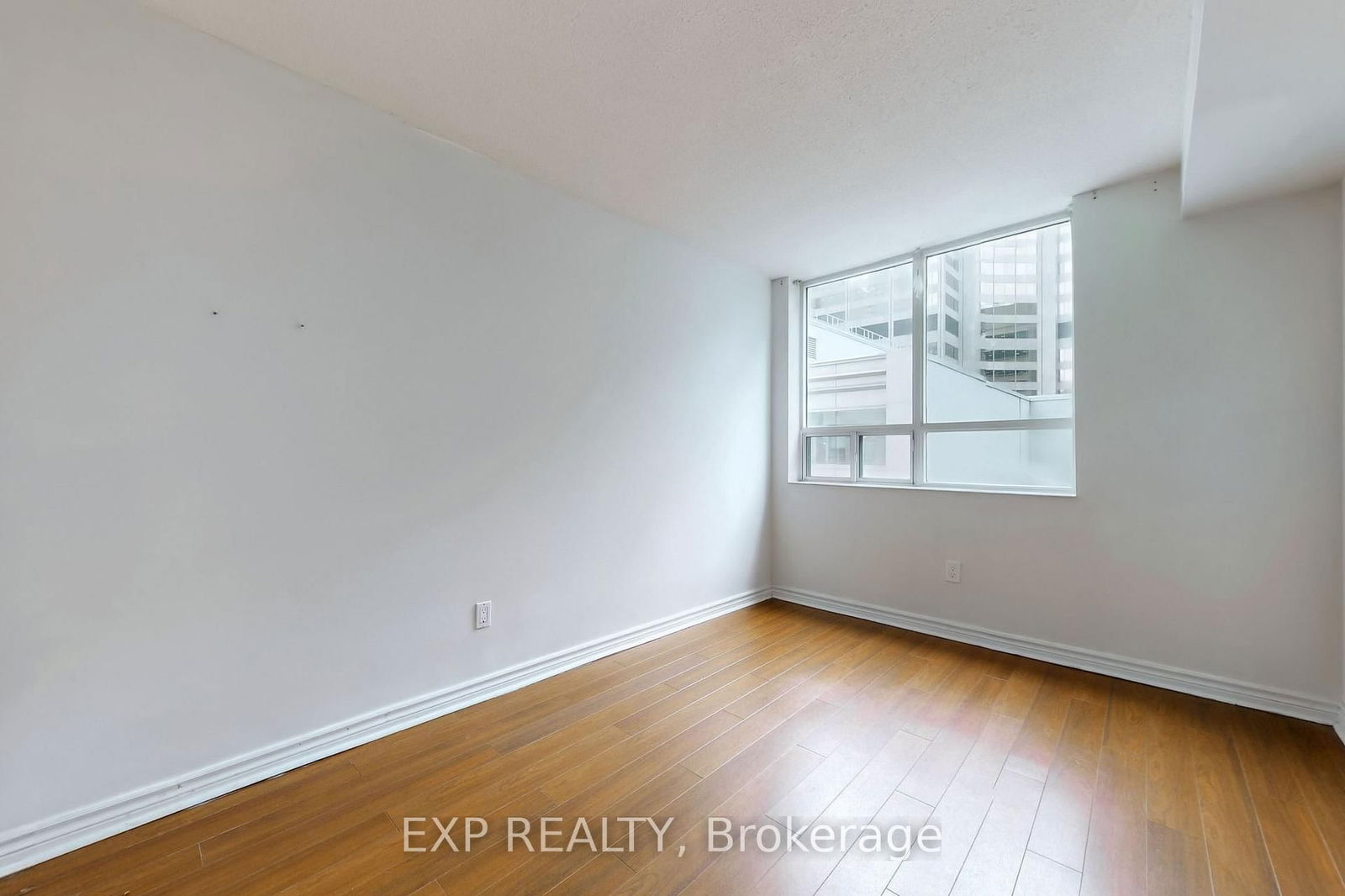 71 Simcoe St E, unit 1204 for sale