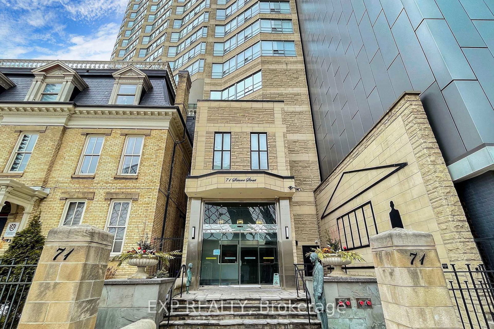 71 Simcoe St E, unit 1204 for sale