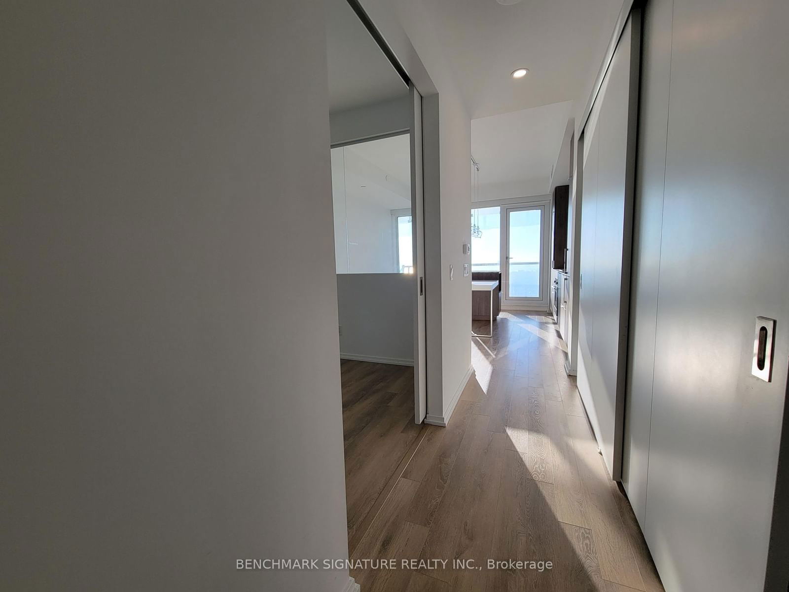 197 Yonge St, unit 5810 for rent