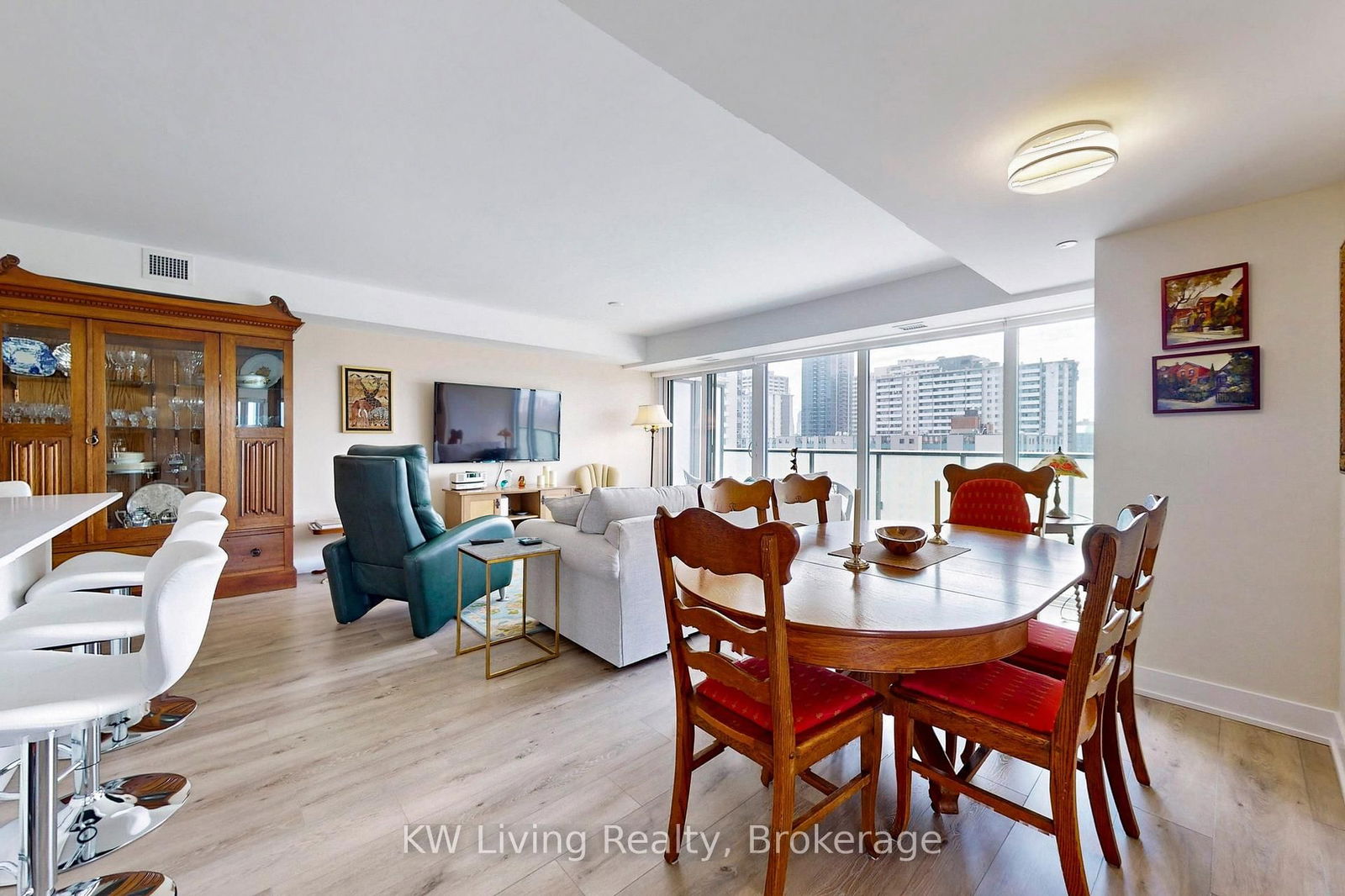 575 Bloor St E, unit 1202 for rent