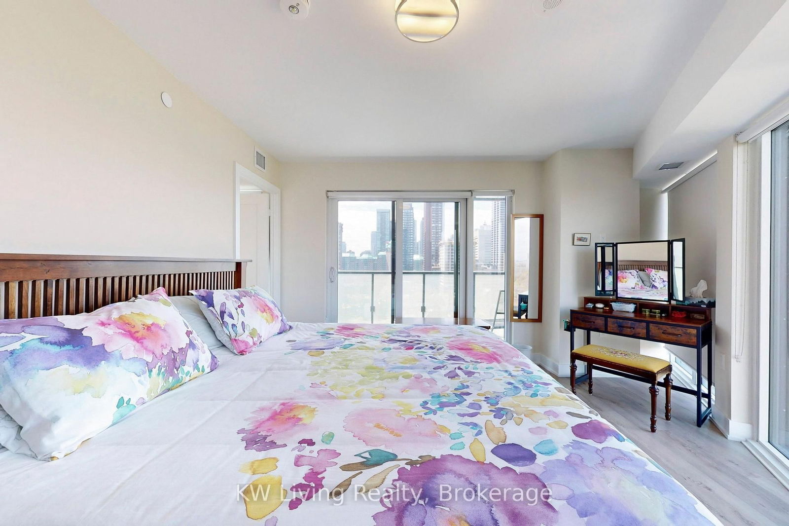 575 Bloor St E, unit 1202 for rent