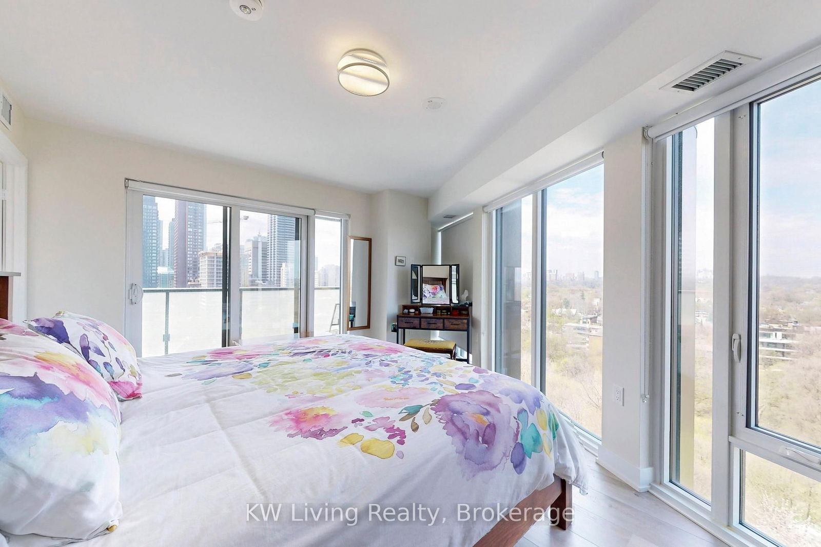 575 Bloor St E, unit 1202 for rent