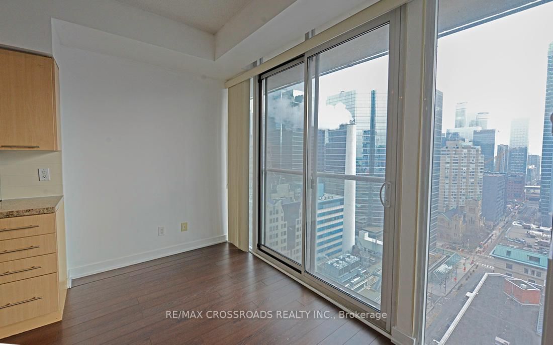 126 Simcoe St, unit 2109 for rent