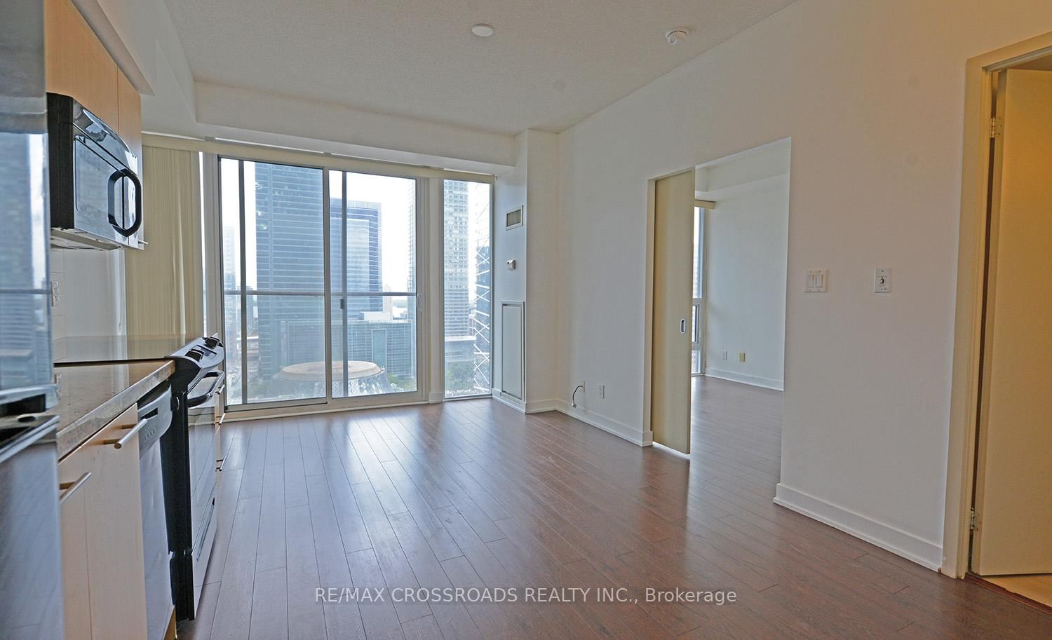 126 Simcoe St, unit 2109 for rent