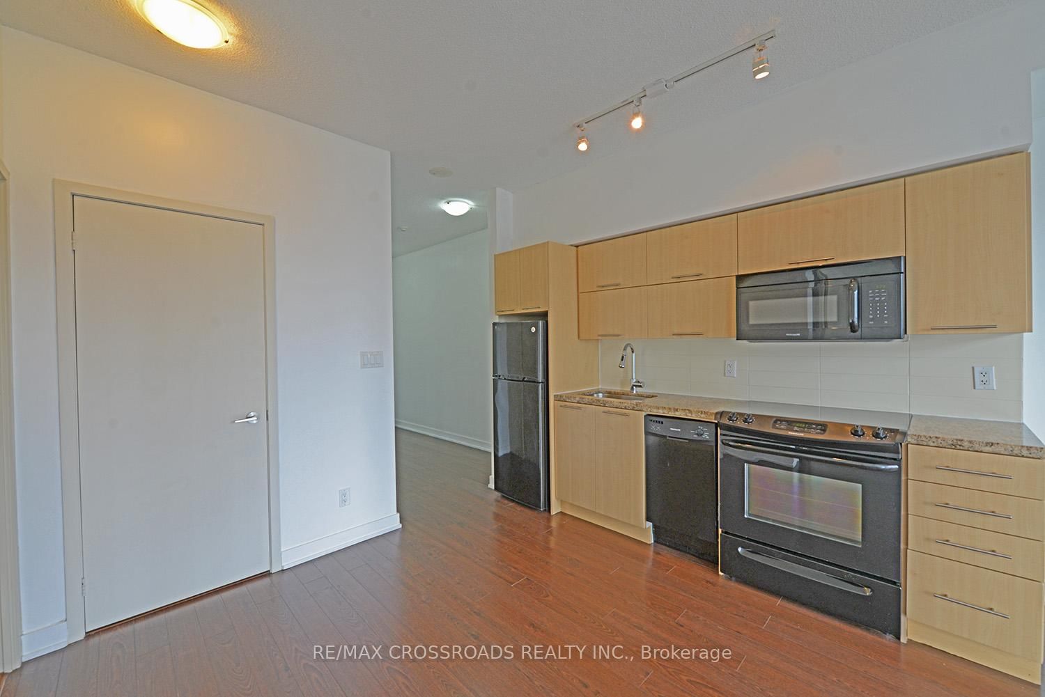 126 Simcoe St, unit 2109 for rent