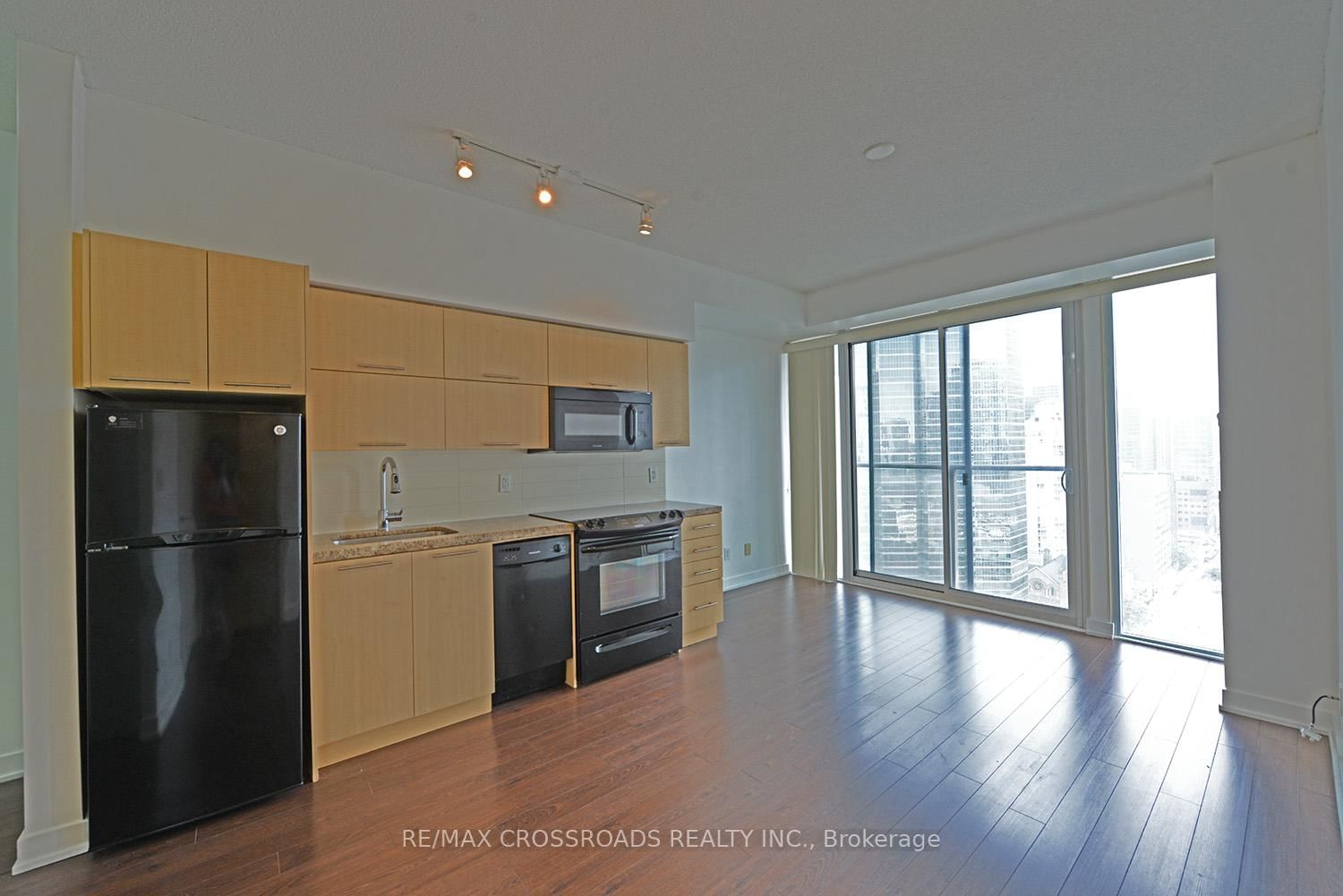 126 Simcoe St, unit 2109 for rent