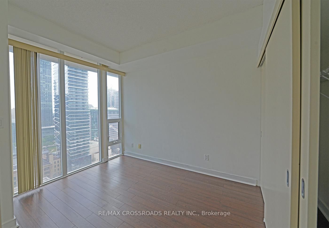 126 Simcoe St, unit 2109 for rent