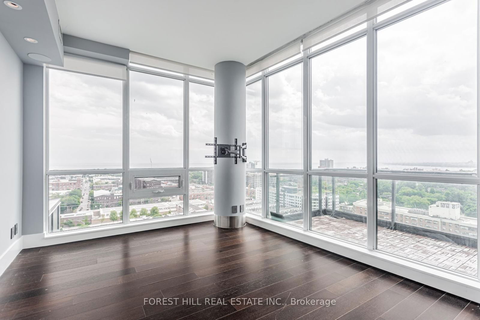 1171 Queen St W, unit PH5 for rent