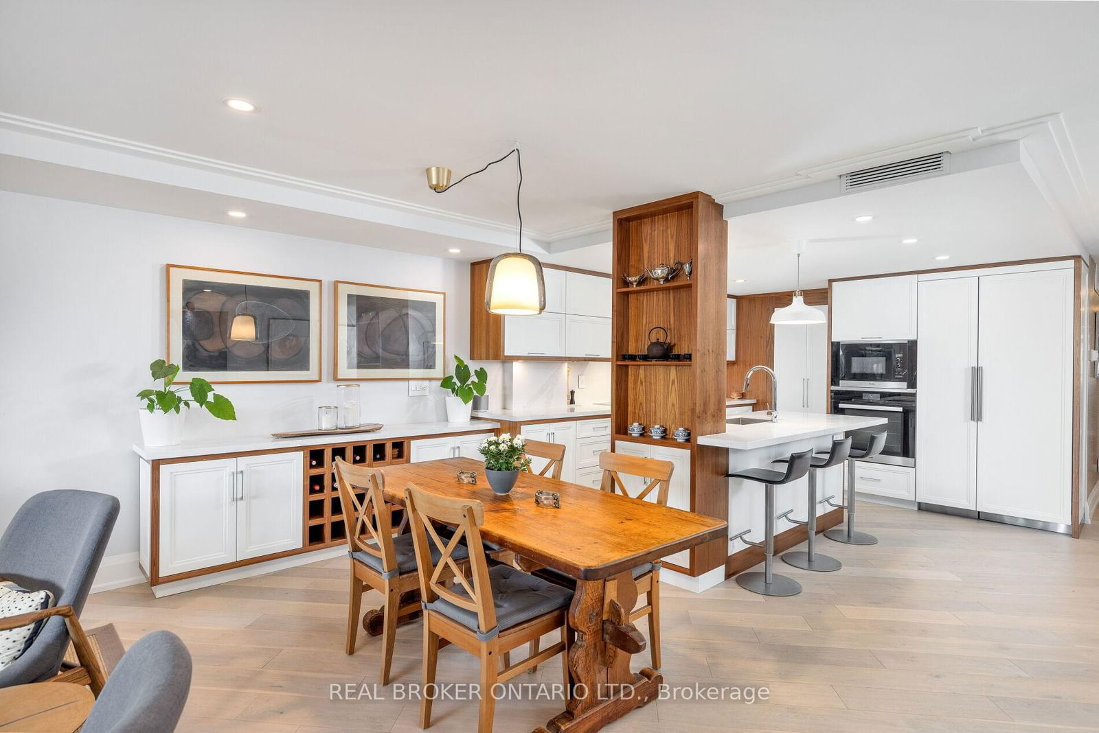 160 Frederick St, unit 507 for sale