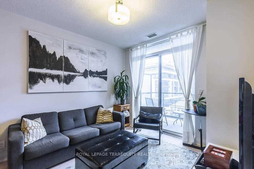 21 Clairtrell Rd, unit 326 for rent