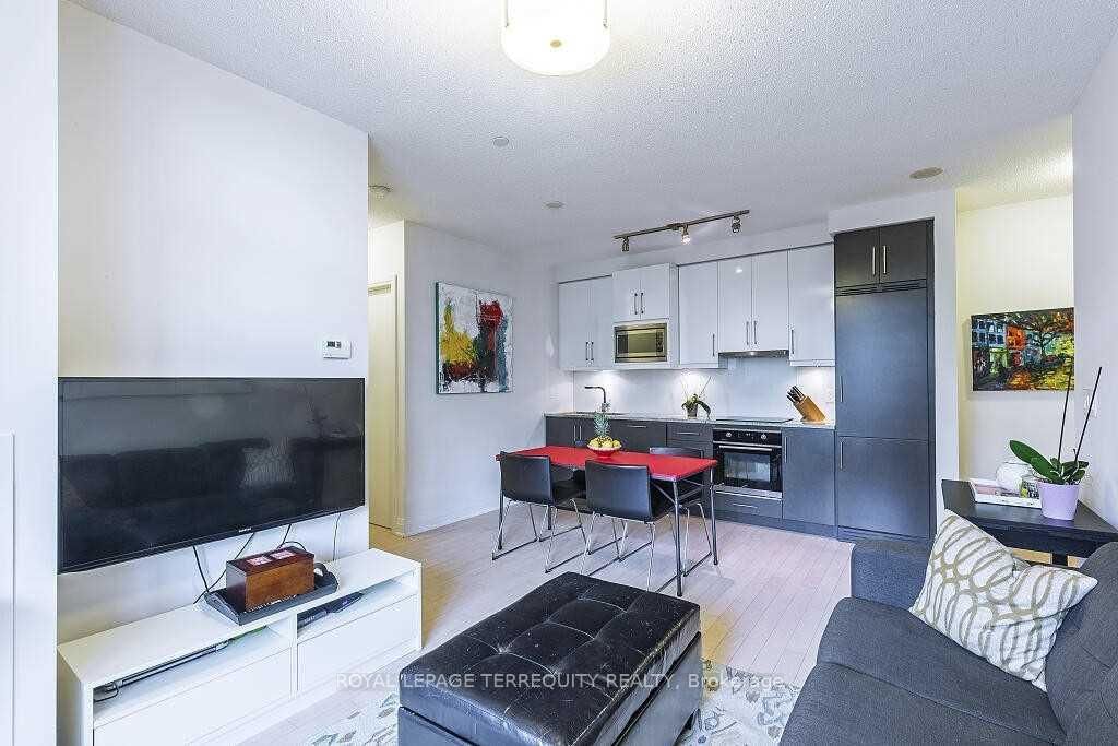 21 Clairtrell Rd, unit 326 for rent