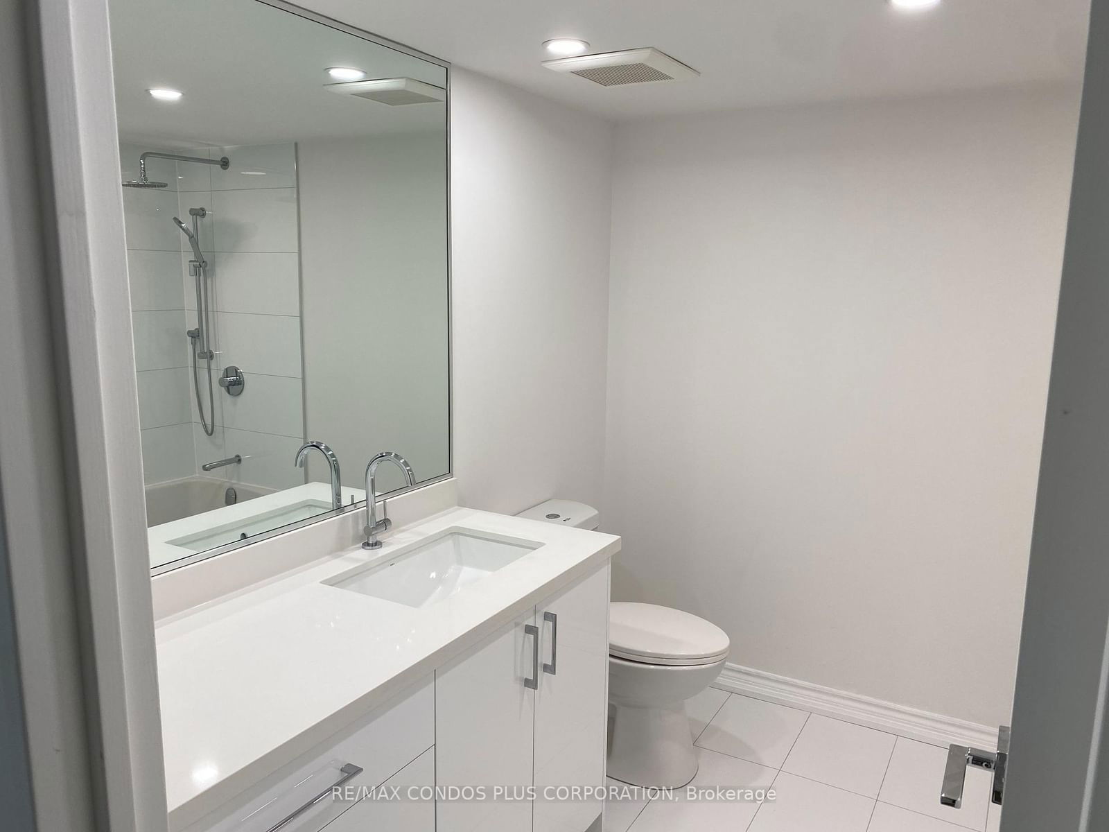 55 Harbour Sq, unit 2418 for rent