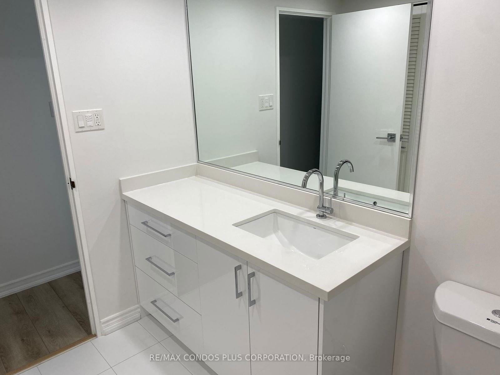 55 Harbour Sq, unit 2418 for rent