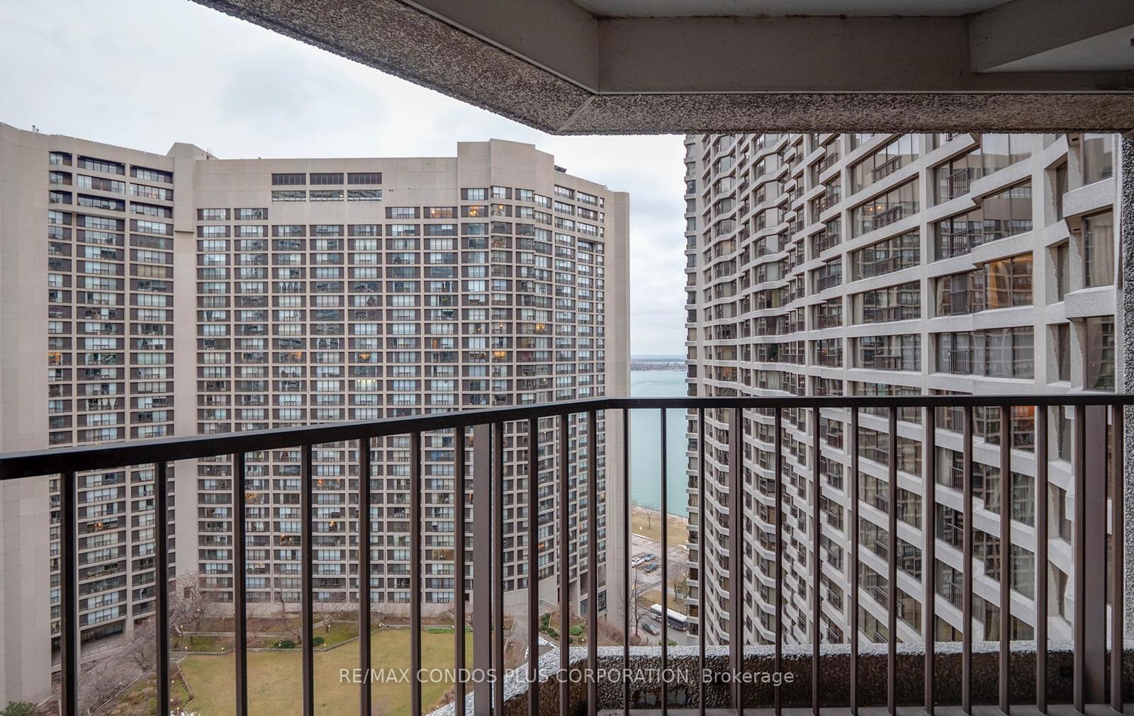 55 Harbour Sq, unit 2418 for rent