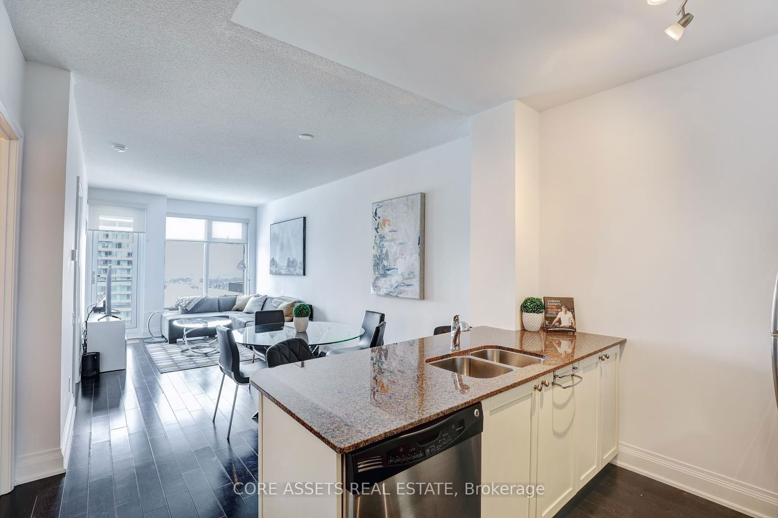 2191 Yonge St, unit 3712 for rent