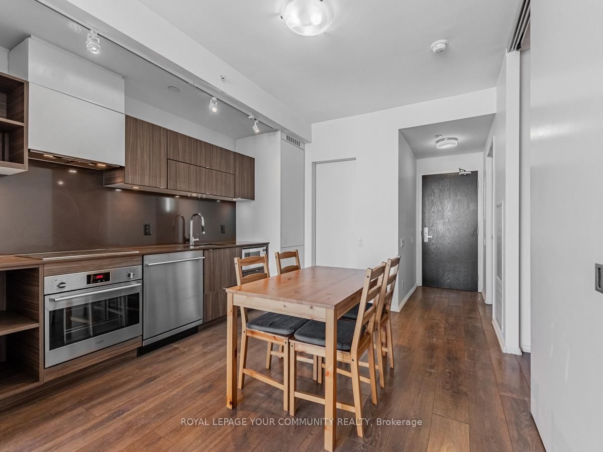 125 Peter St, unit 1604 for sale