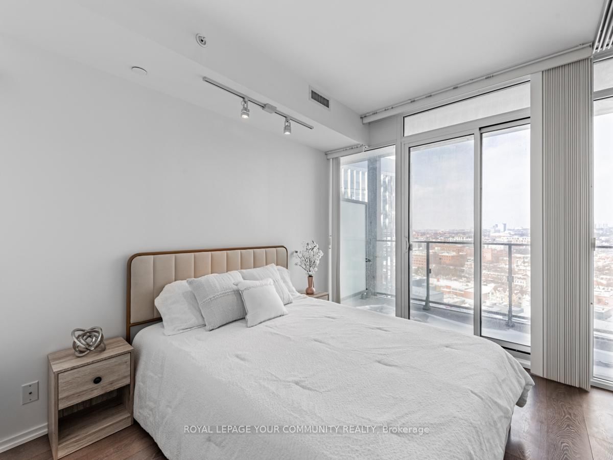 125 Peter St, unit 1604 for sale