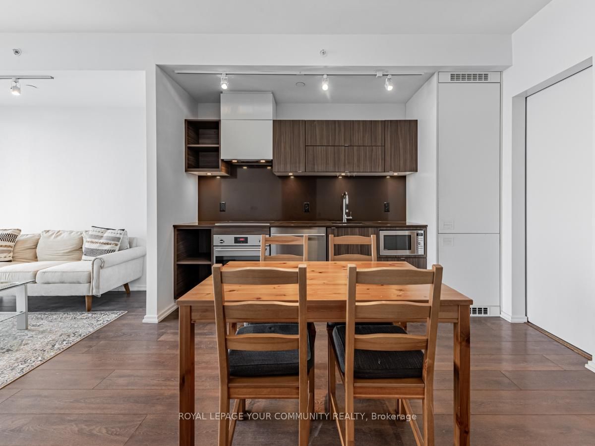 125 Peter St, unit 1604 for sale