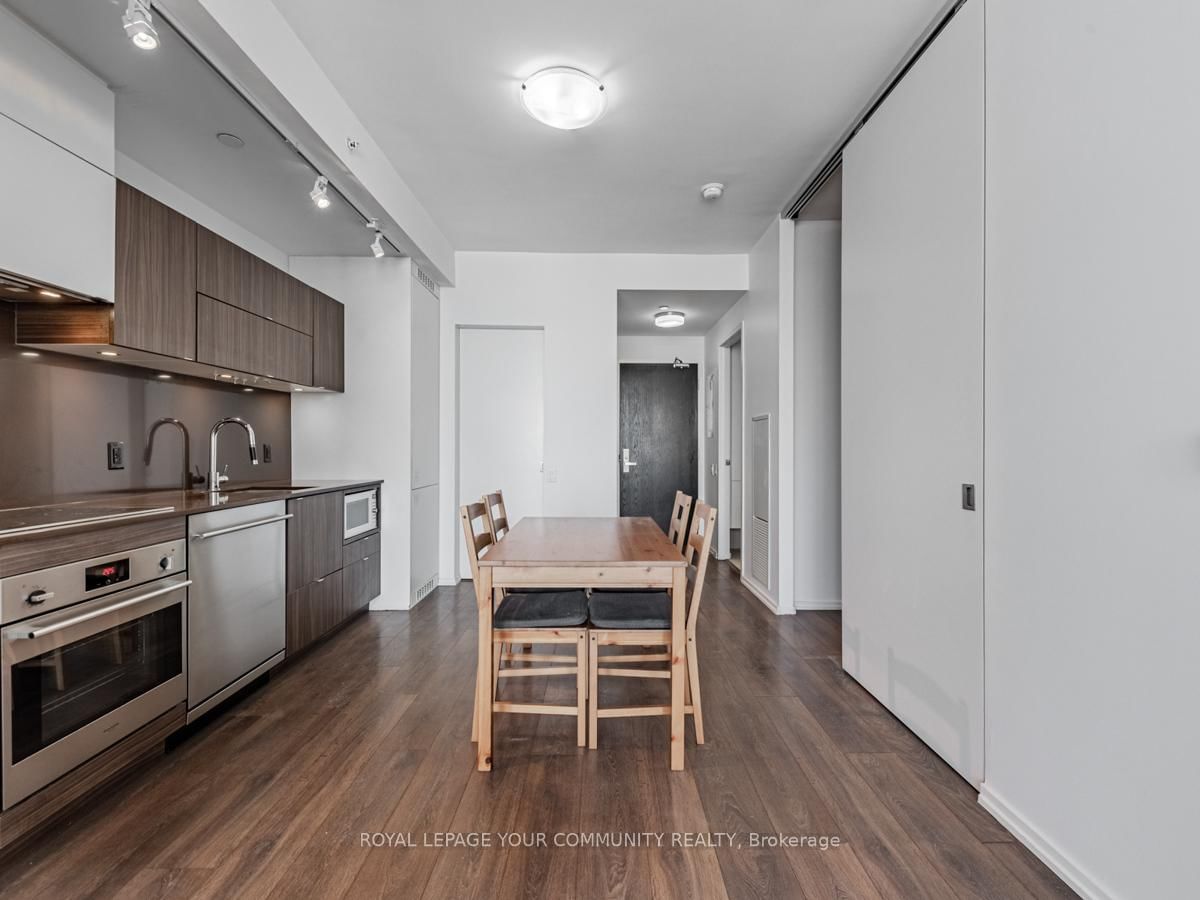 125 Peter St, unit 1604 for sale