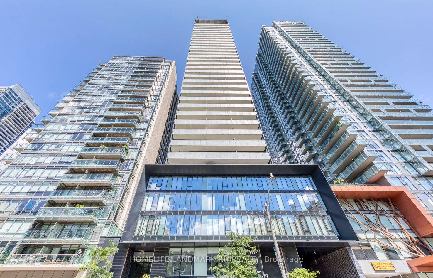 28 Wellesley St E, unit 208 for rent