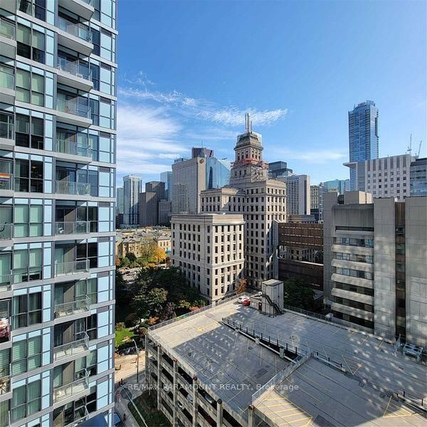 210 Simcoe St, unit 1302 for rent