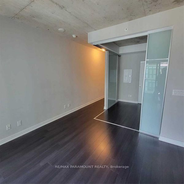 210 Simcoe St, unit 1302 for rent