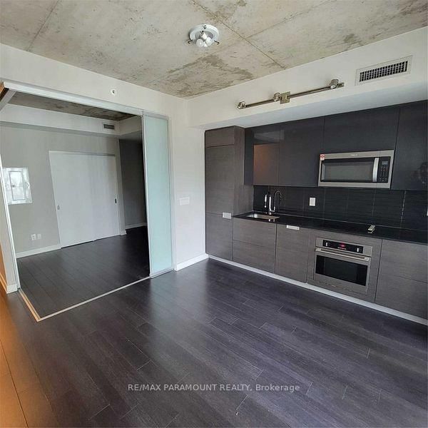 210 Simcoe St, unit 1302 for rent