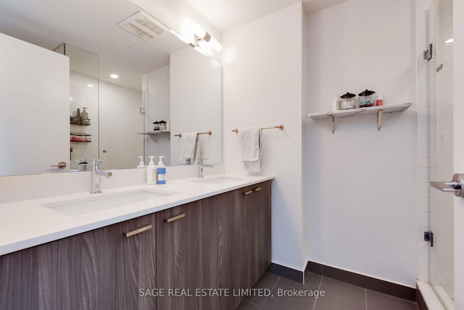 27 Bathurst St, unit 1004 for rent