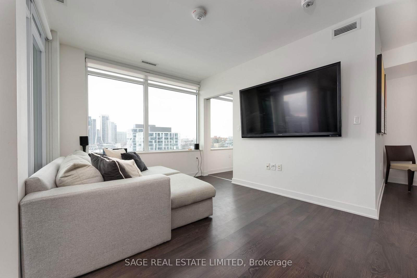 27 Bathurst St, unit 1004 for rent