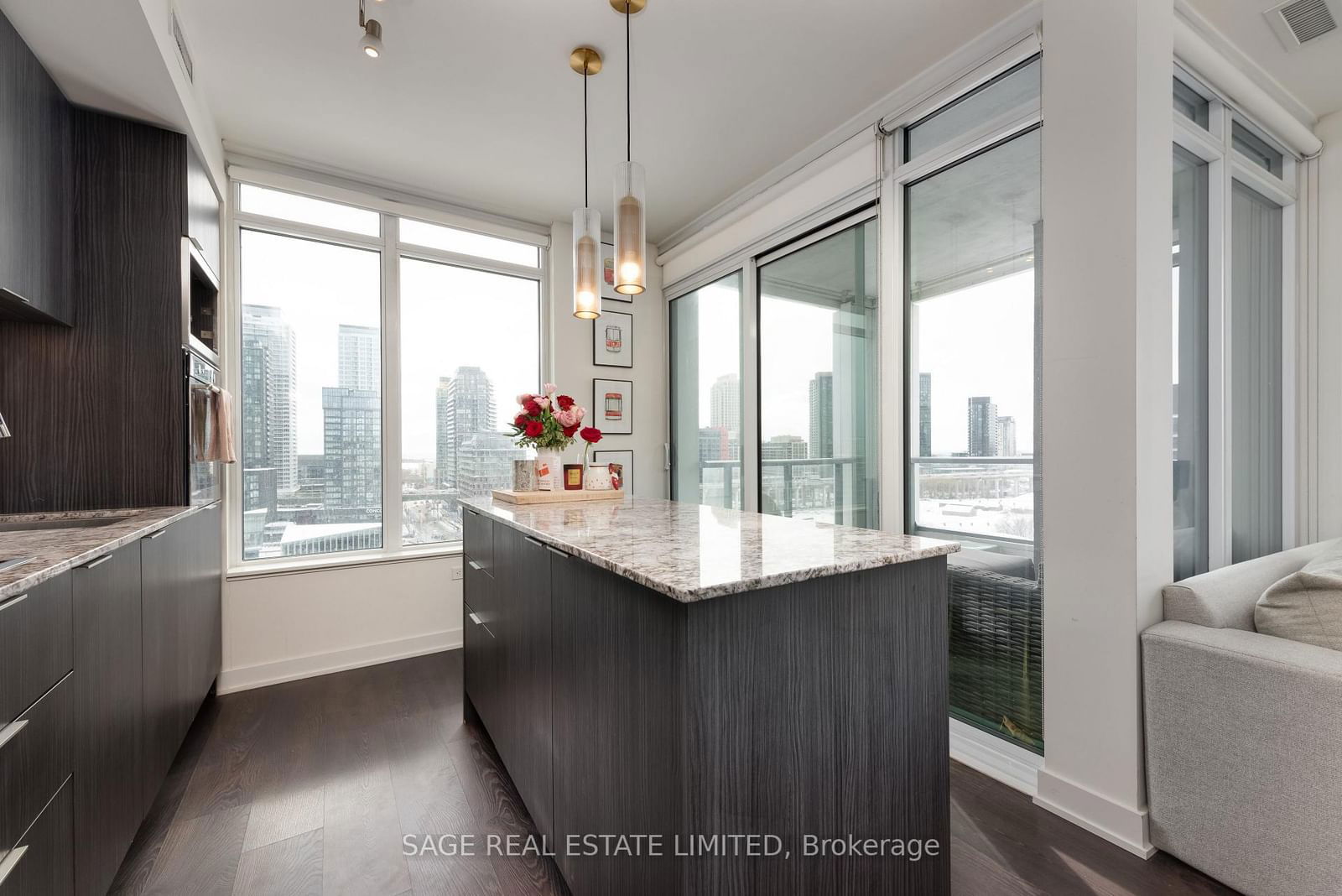 27 Bathurst St, unit 1004 for rent