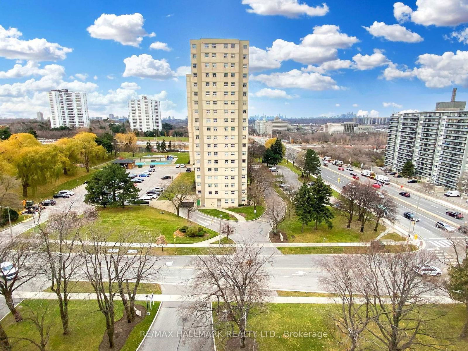 10 Parkway Forest Dr, unit 903 for sale