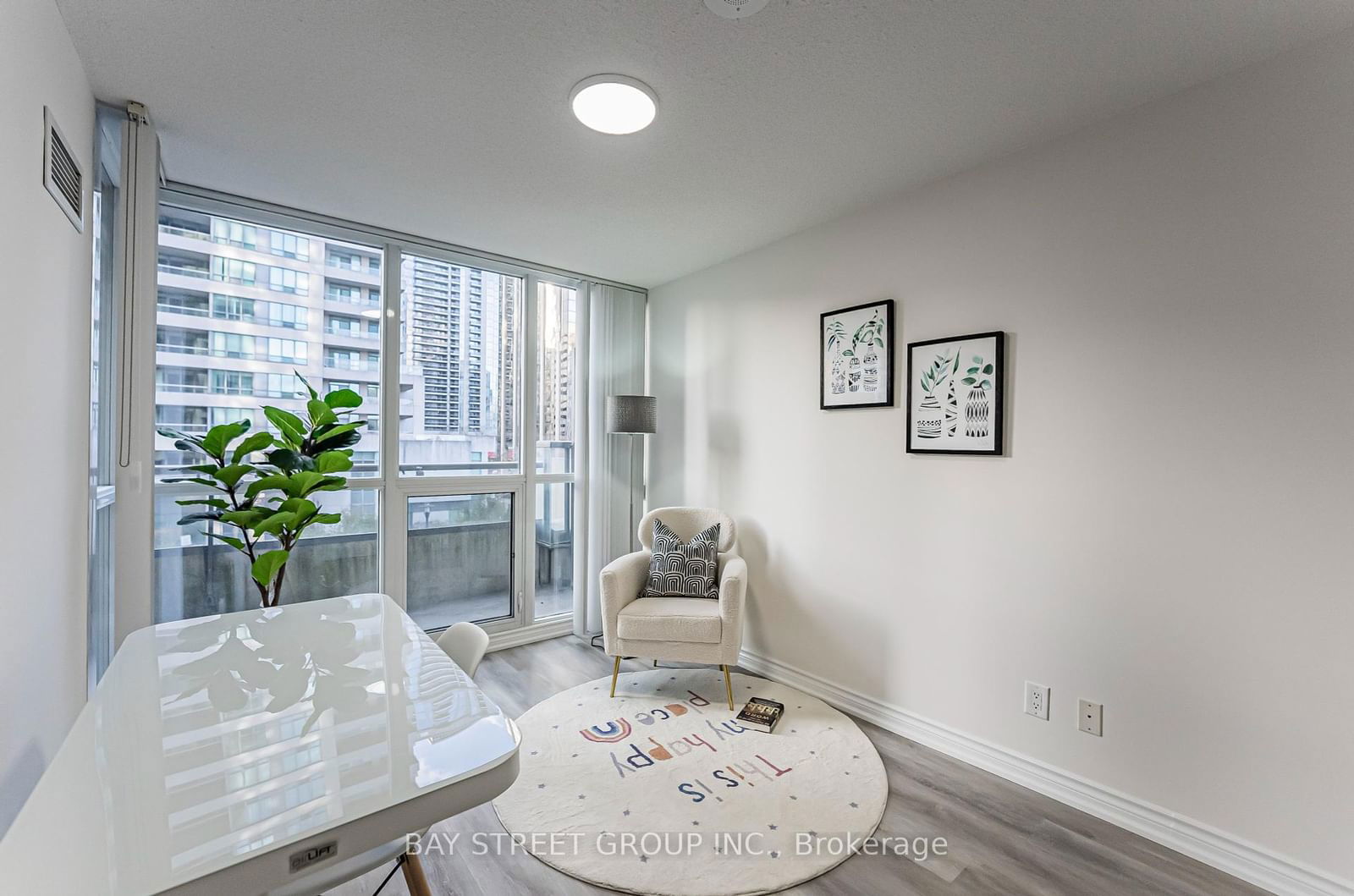 35 Hollywood Ave, unit 318 for sale