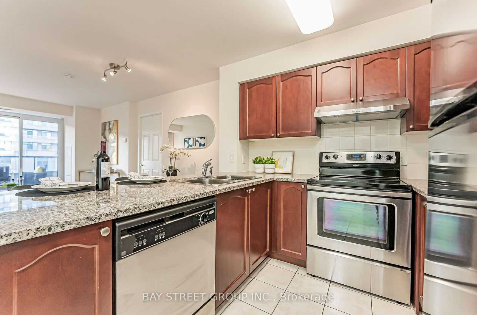 35 Hollywood Ave, unit 318 for sale