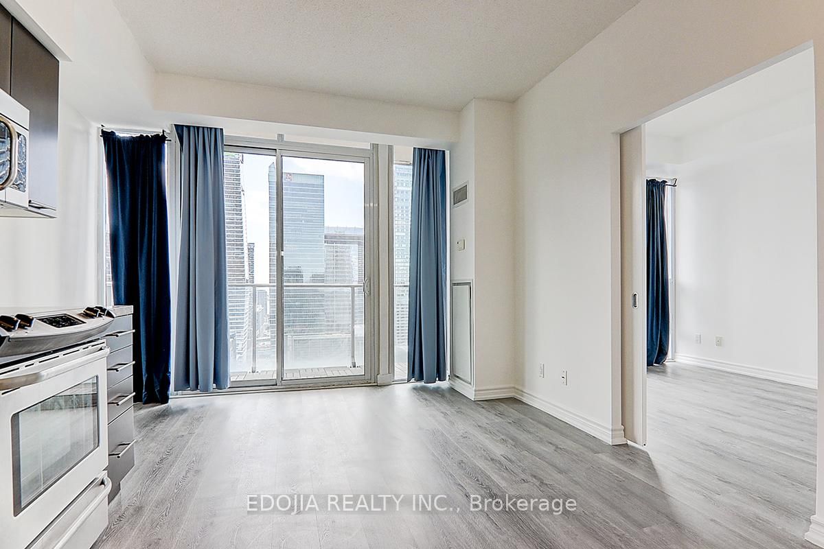 126 Simcoe St, unit 2809 for sale