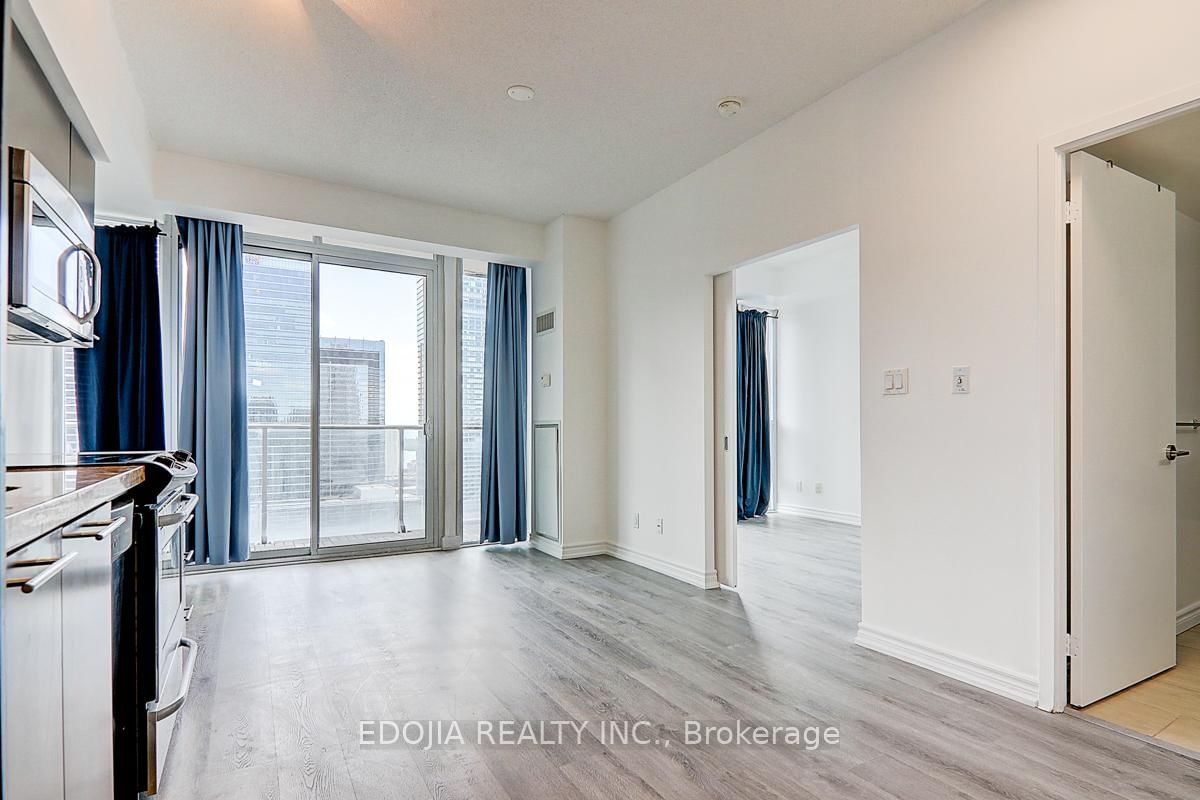 126 Simcoe St, unit 2809 for sale