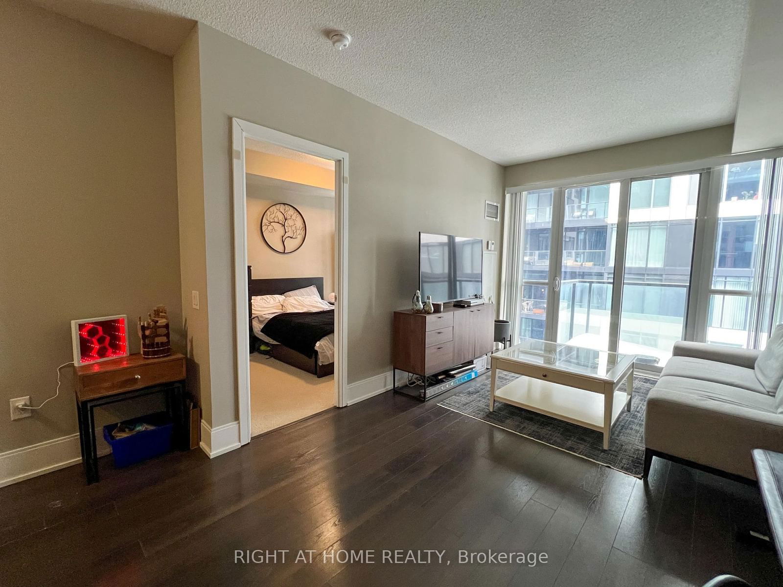 560 Front St W, unit 1002 for sale