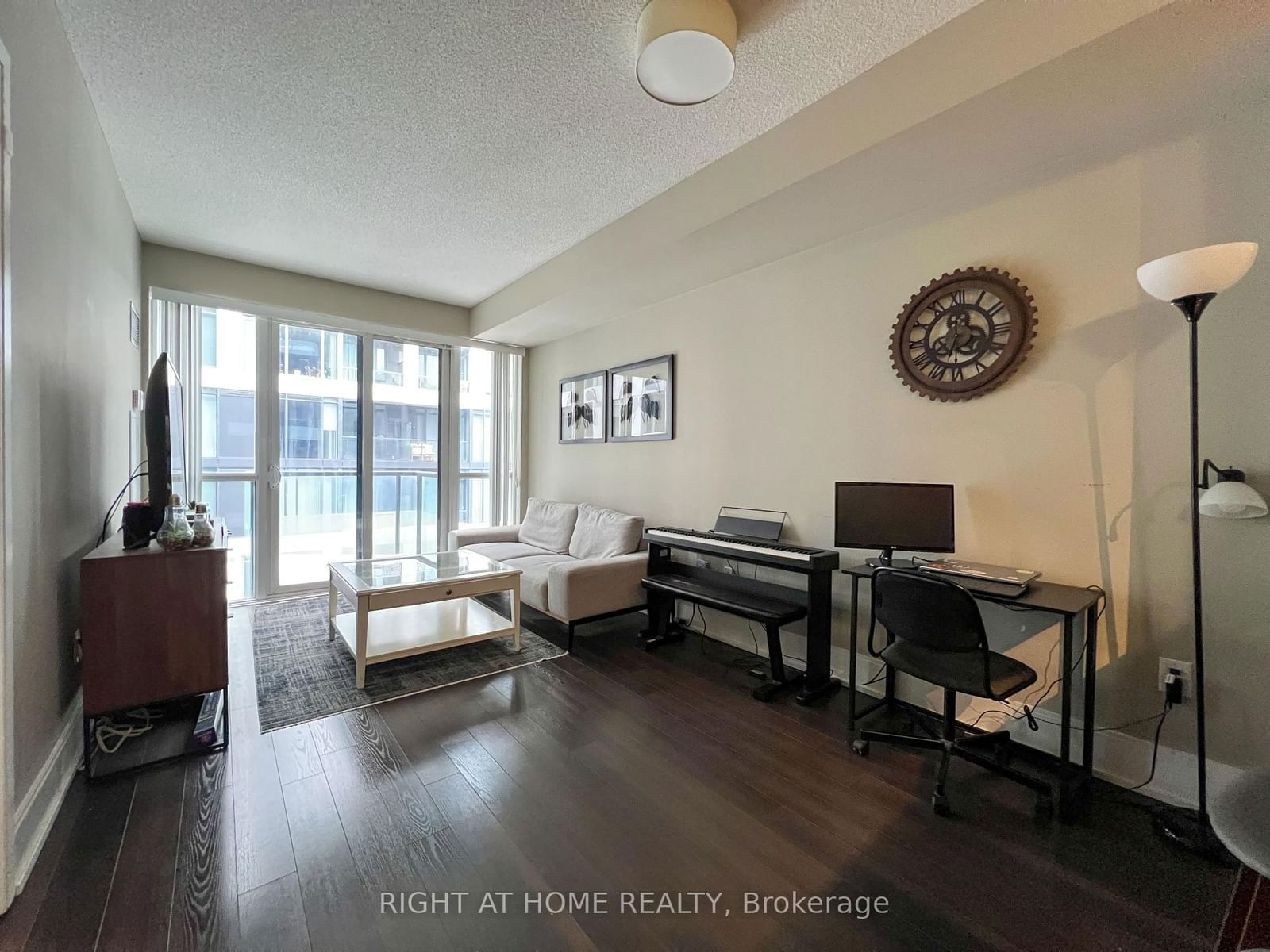 560 Front St W, unit 1002 for sale