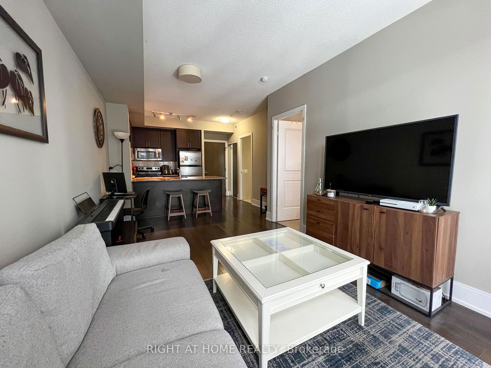 560 Front St W, unit 1002 for sale