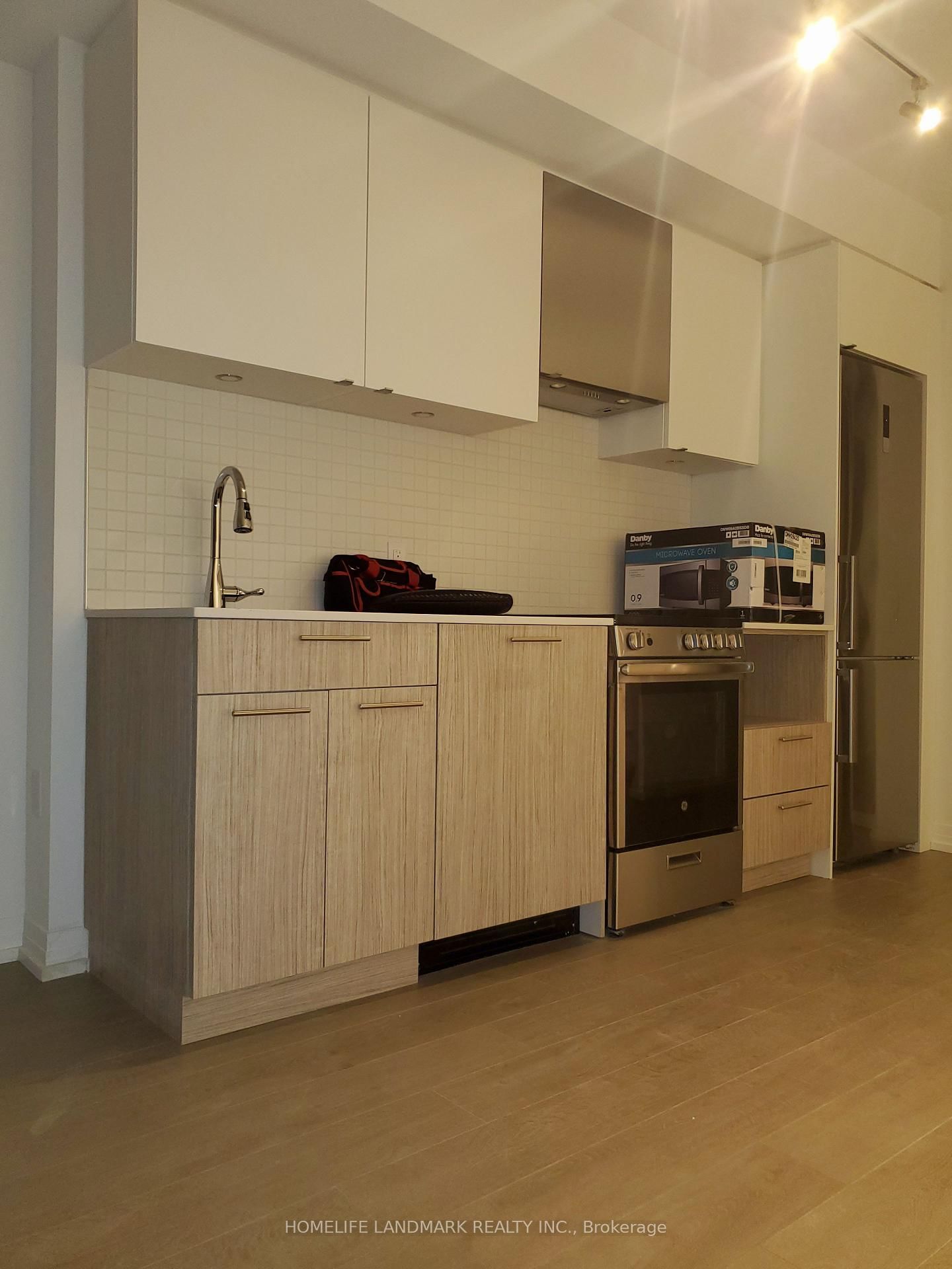 251 Jarvis St, unit 817 for rent