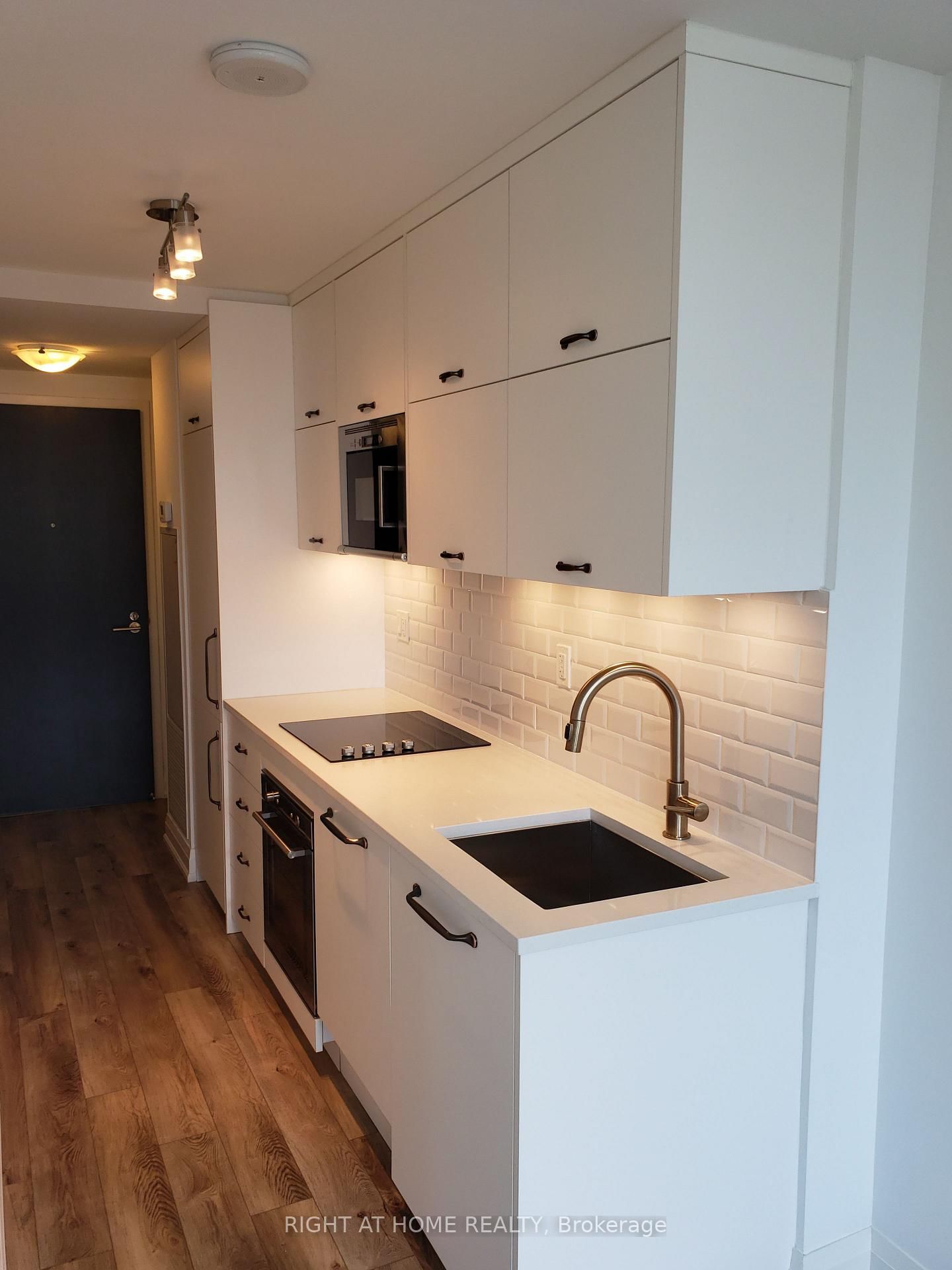 106 Dovercourt Rd, unit 519 for rent