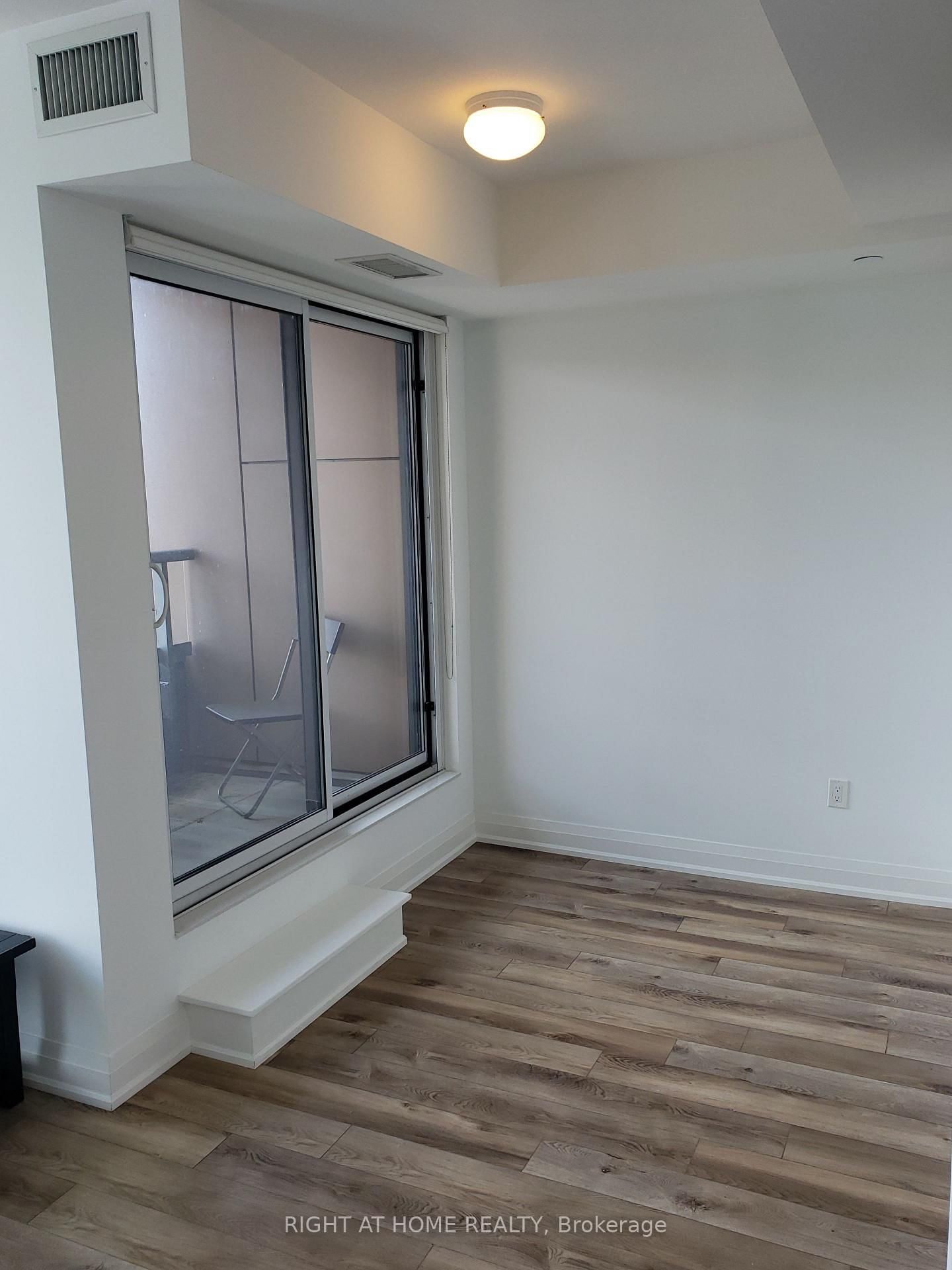 106 Dovercourt Rd, unit 519 for rent