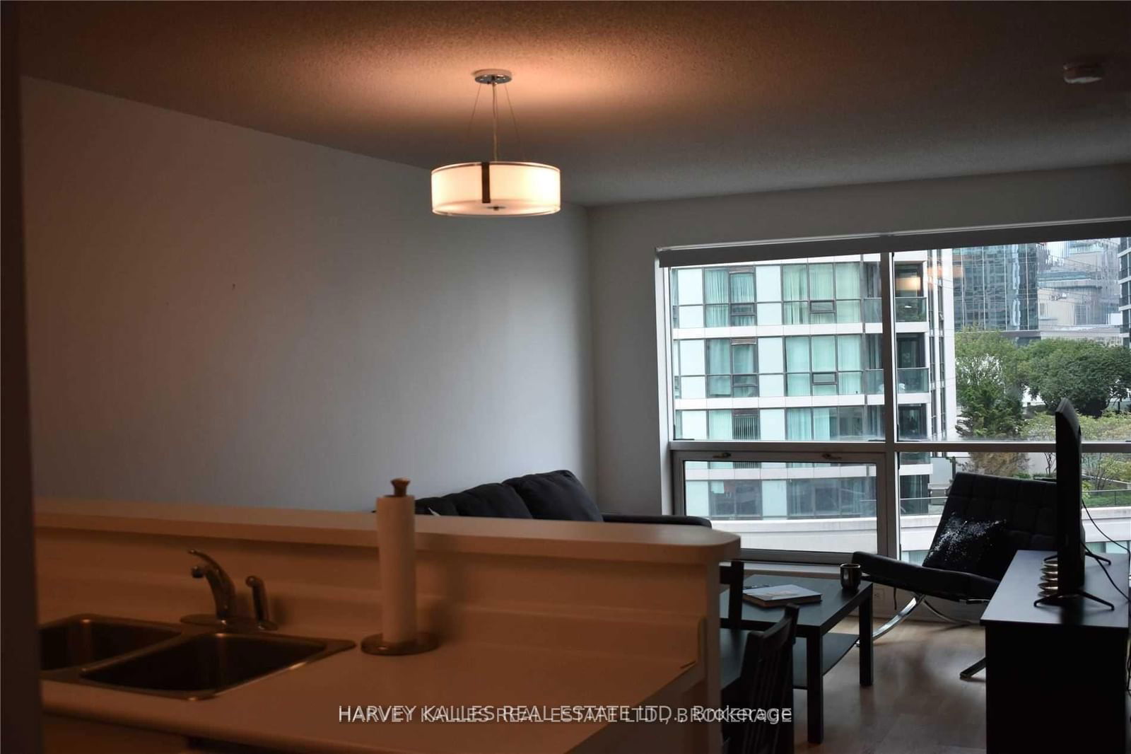 10 Yonge St, unit 705 for rent