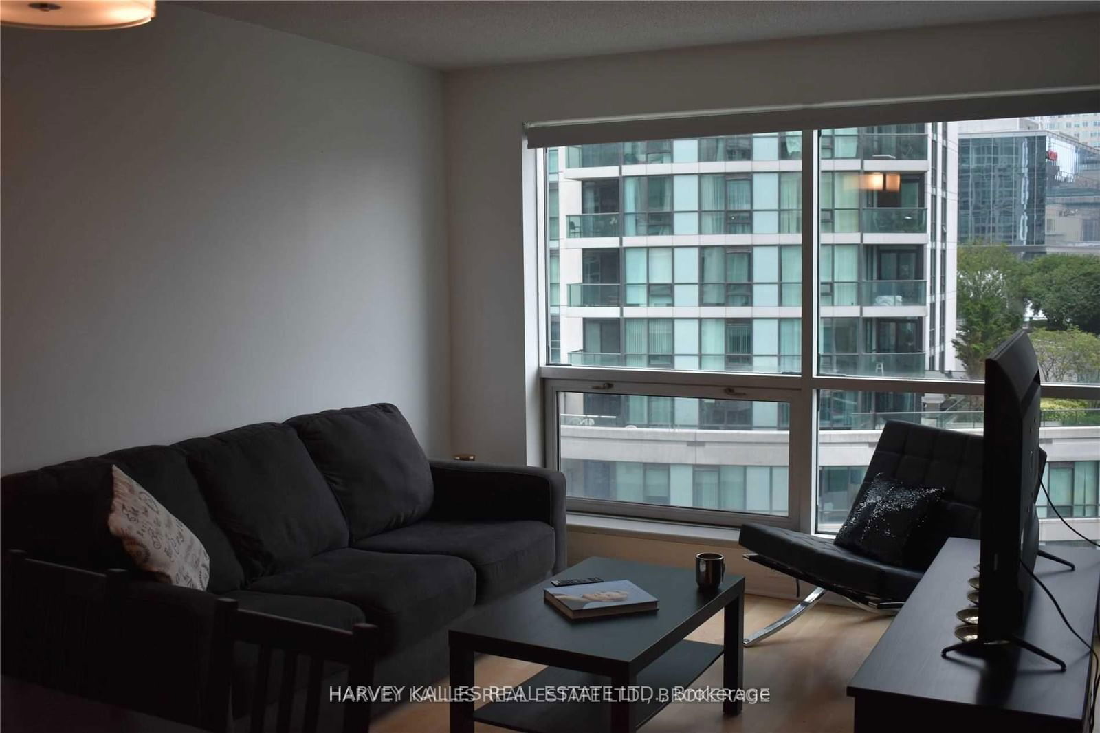 10 Yonge St, unit 705 for rent