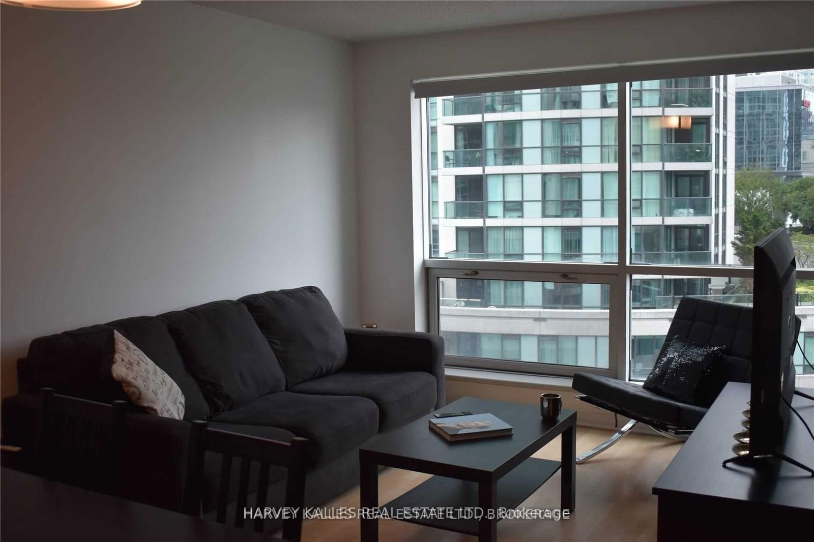 10 Yonge St, unit 705 for rent