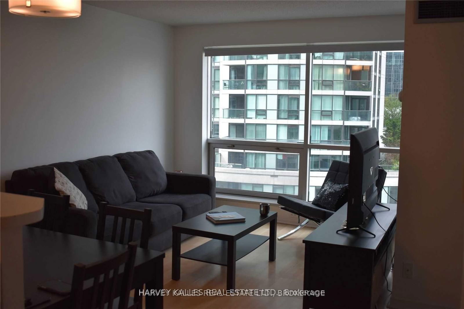 10 Yonge St, unit 705 for rent