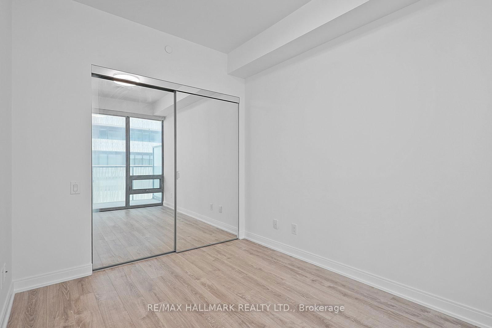 50 Charles St E, unit 608 for rent