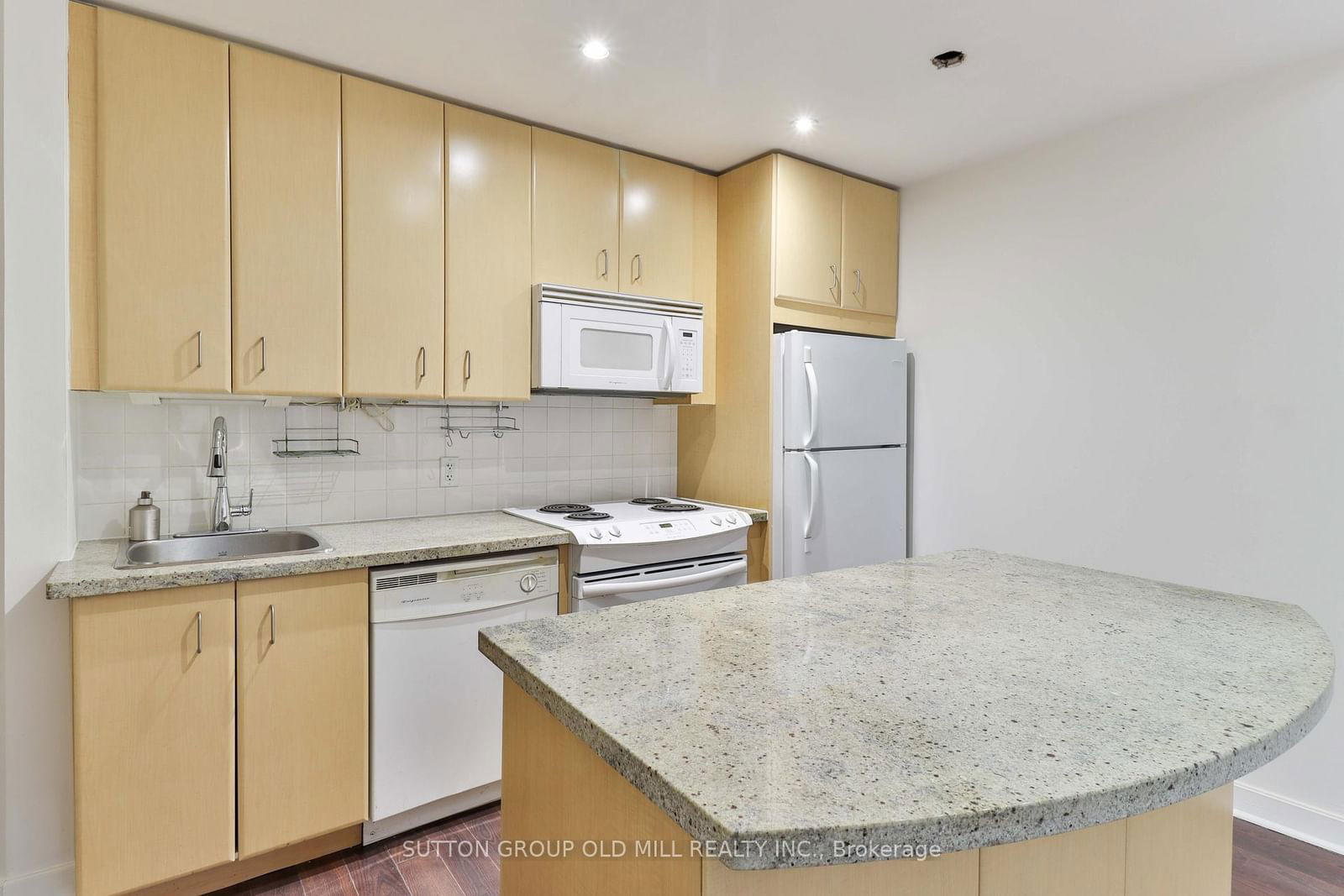 85 Bloor St E, unit 208 for sale