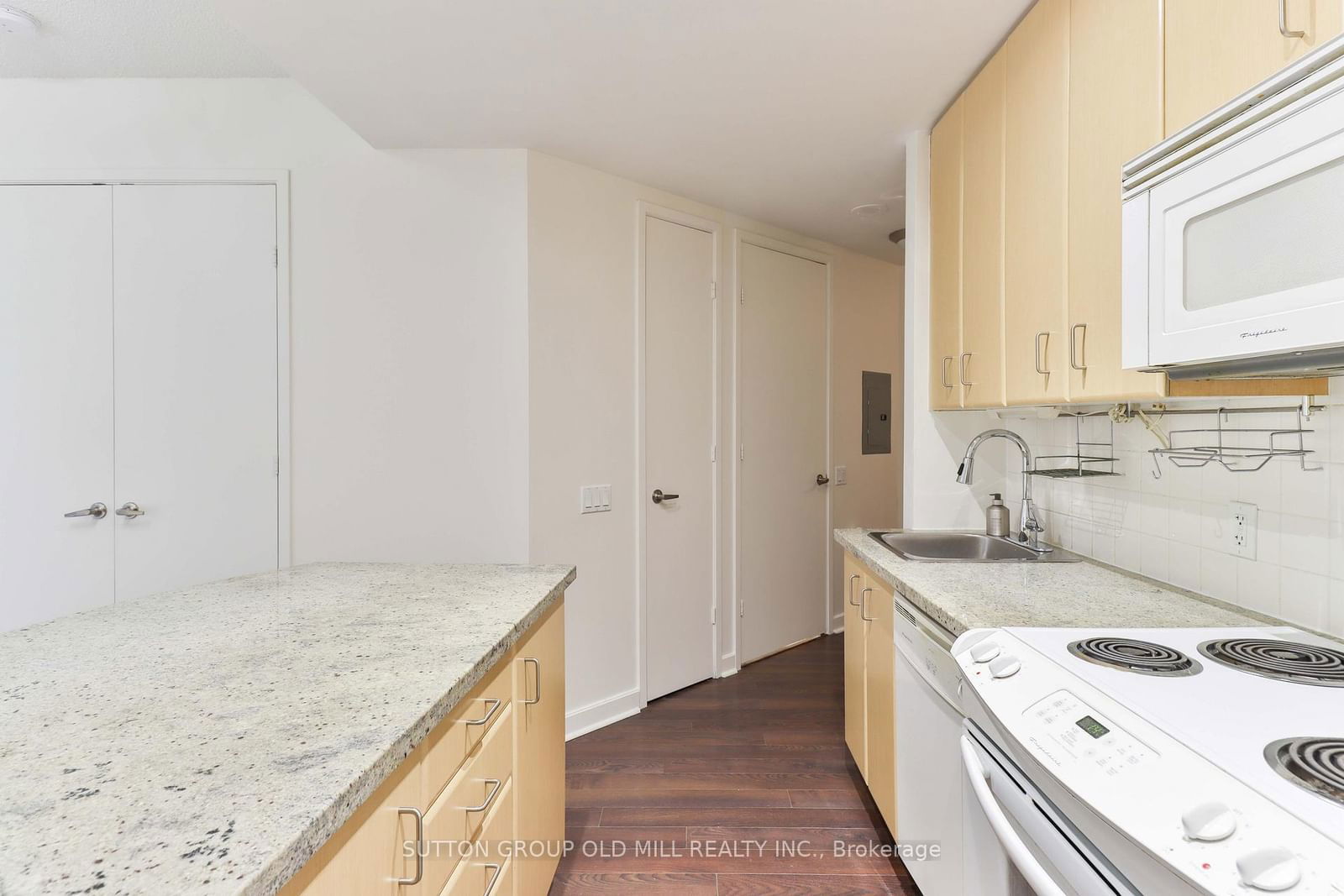 85 Bloor St E, unit 208 for sale