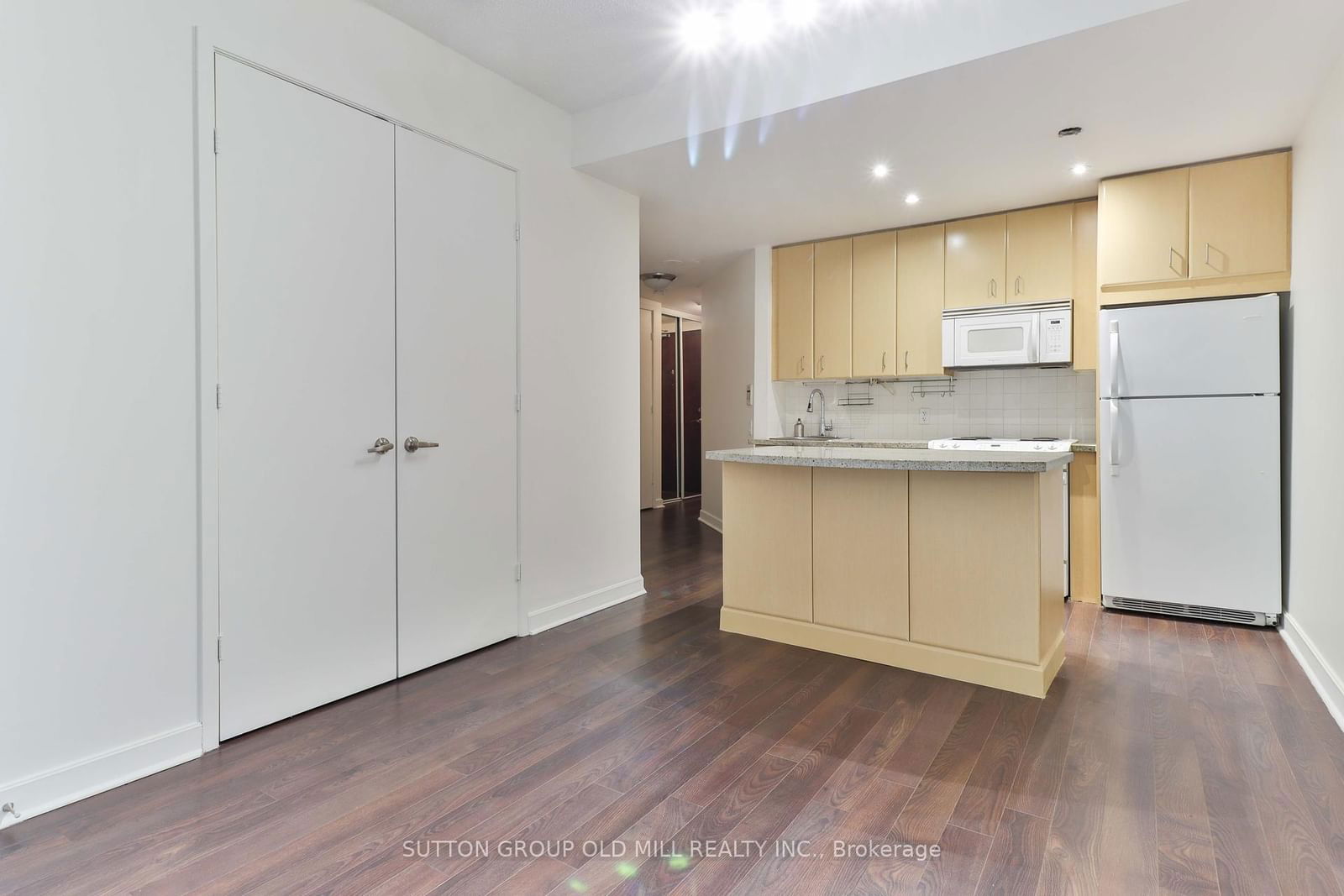 85 Bloor St E, unit 208 for sale