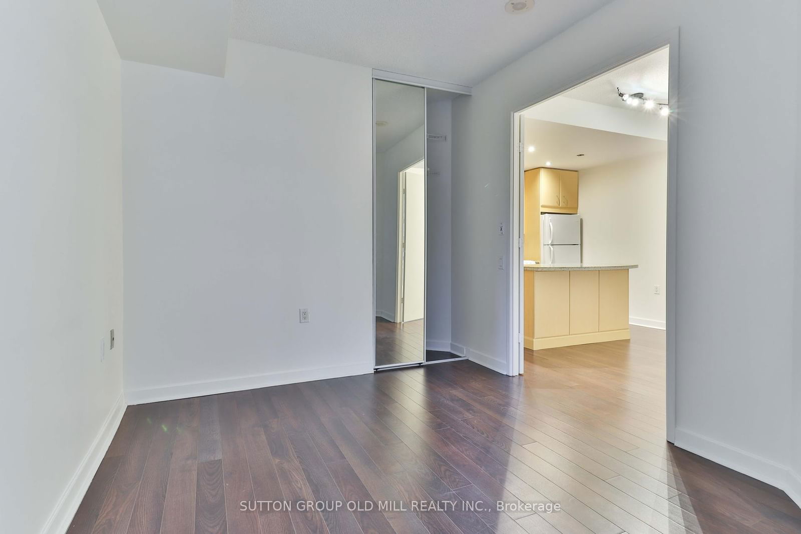 85 Bloor St E, unit 208 for sale